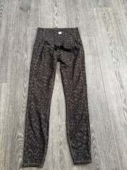 Vuori Studio Pocket Legging in Brown/Black Animal Print