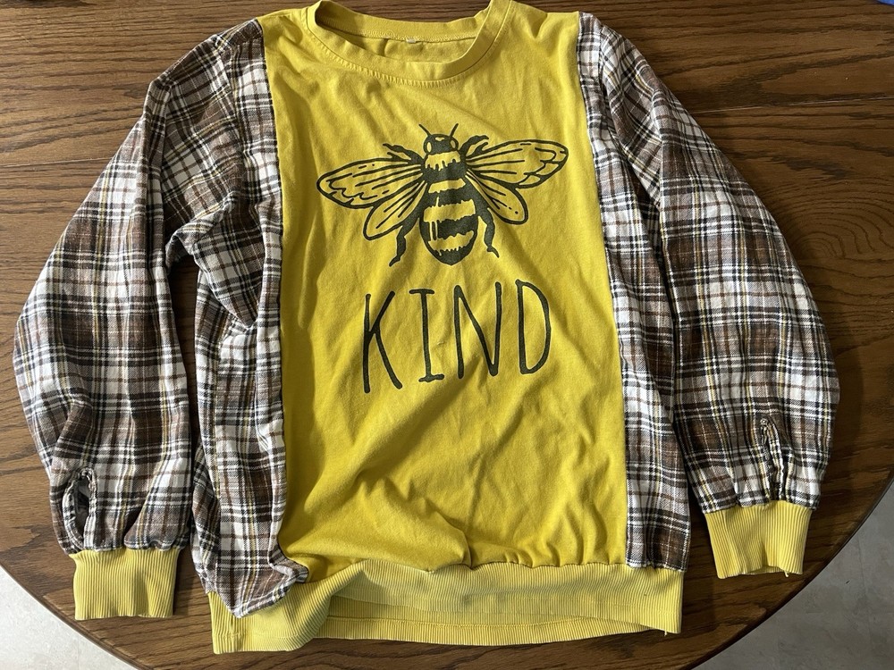 Bee Graphic Plaid Sleeve Pullover Sweatshirt Yellow Women’s Long Sleeve