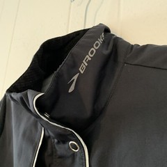 Brooks Womens Medium Jacket Coat Running Shelter Technology Black Snap Zip