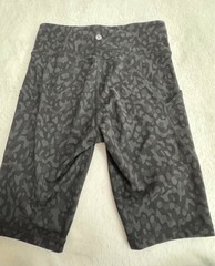 Lululemon Women’s Gray/Black Animal Print Biker Shorts Activewear Size 6