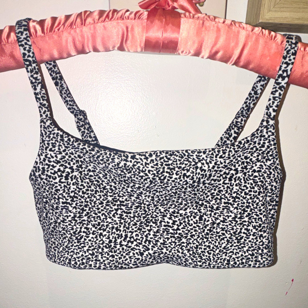 Athleta Black & White Animal Print Pullover Wireless Sports Bra Women’s XXS