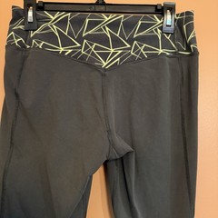 Nike Dri-FIT Leggings Women’s M Black Neon Geometric Waistband Capri Yoga EUC