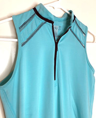 LUCKY IN LOVE Women’s XS 0-2 Tennis Top Shirt Sky Blue Sleeveless 1/4 zip