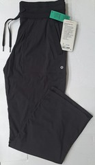 New w/ Tag Lululemon 10 Dance Studio III Black LW5AESR Unlined Hem Cinch removed