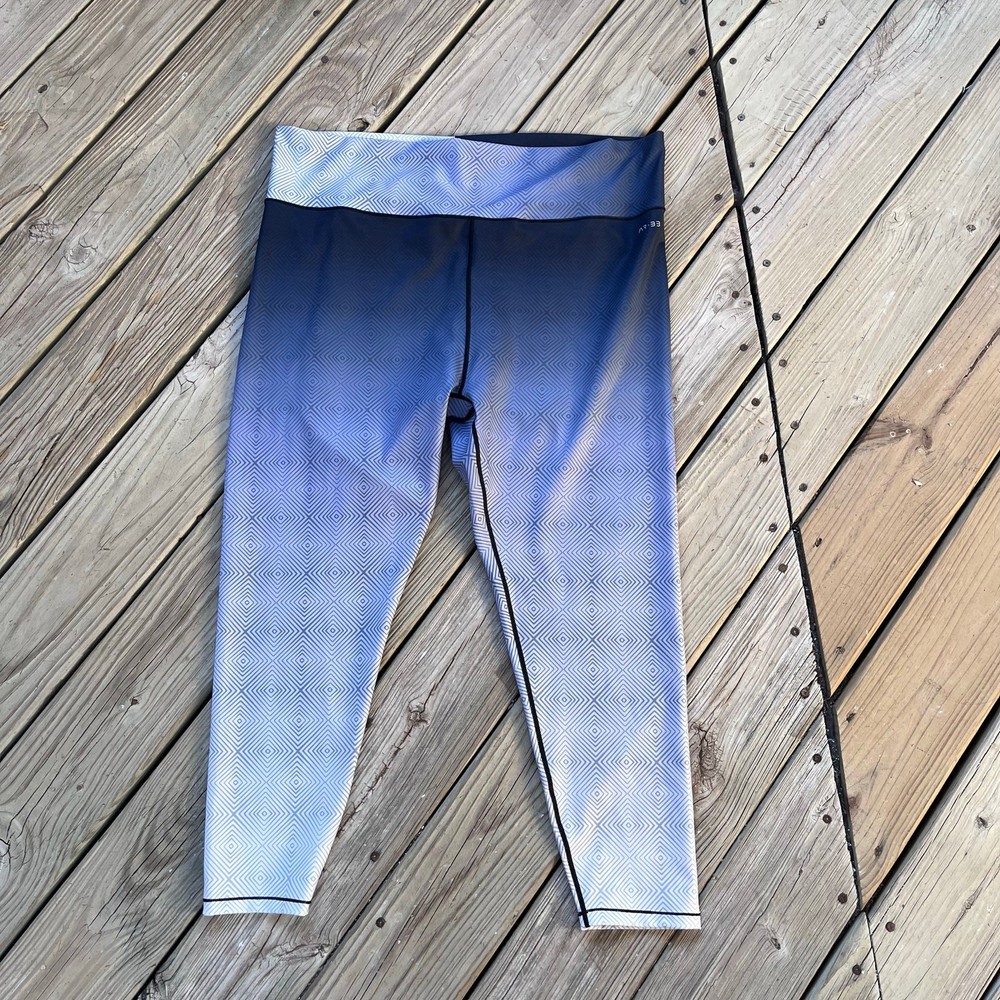 AR-33 Women’s 7/8 High Waisted Blue Ombre Geometric Leggings Size 3X