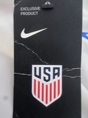 “NEW” NIKE / ORG $90 🌸 SIZE MEDIUM==USA / RED WHITE BLUE SILVER / DRI-FIT TOP