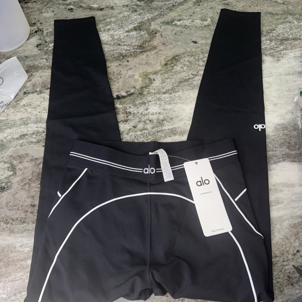 NWT Alo Yoga Black Medium 7/8 Airlift High-Waist legging (ak33)