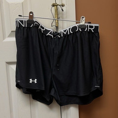 Under Armour HeatGear Women’s Black Athletic Shorts Loose Fit Drawstring Waist