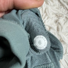 lululemon Gray/Green Strappy Crossback Sports Bra Size 6 Wireless Stretch
