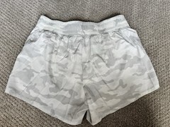 GapFit Women’s White/Gray Camo Athletic Mesh Shorts Elastic Waist M Tall