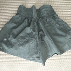 Lululemon Gray Athletic Shorts 100% Nylon Elastic Waist Pockets Gym Yoga Running
