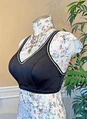 LIVI Active, Molded Underwire Sports Bra Wide Straps Black W/White Piping Sz 44D