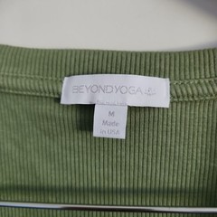 BEYOND YOGA V Neck T Shirt Size M Rosemary Green Crop Ribbed Minimalist Staple
