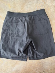 Athleta Pull On Shorts Black Size 12 Zip Pockets Waist 34” Inseam 8”
