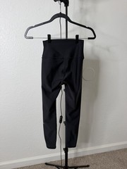 Alo Yoga High-Waist Airlift Leggings in black Size Small