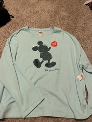 Disney crewneck size 1x, Super Soft