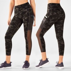 Fabletics On-The-Go PowerHold High-Waisted Capri 23″ Charcoal Heather Camo Small