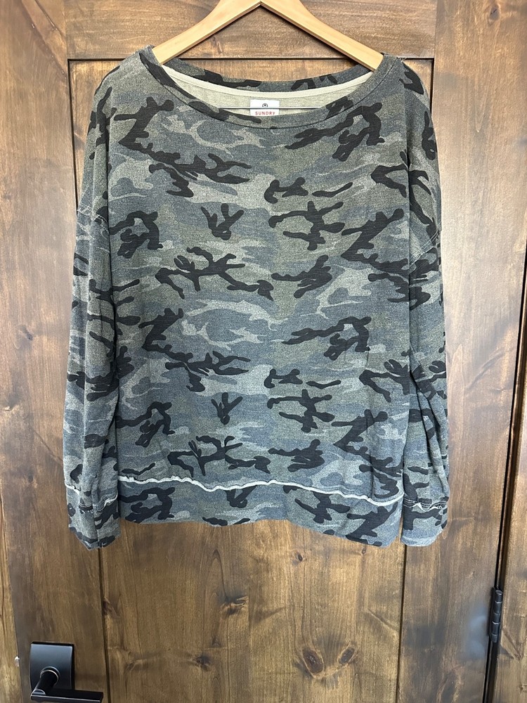Sundry Camo Sweatshirt Women’s Size 3 Gray Green Crewneck Pullover Made USA