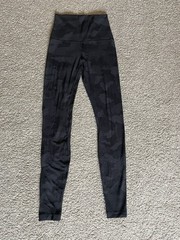 Lululemon Women’s Size 4 Leggings Black/Brick Camo, High Rise, Tight Fit, 28″