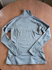 Layer 8 Women’s Gray Long Sleeve Activewear Top Thumb Holes Sz Small