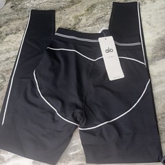 NWT Alo Yoga Black Medium 7/8 Airlift High-Waist legging (ak33)