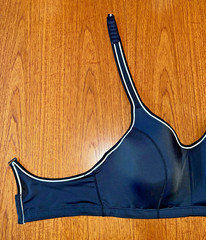 LIVI Active, Molded Underwire Sports Bra Wide Straps Black W/White Piping Sz 44D