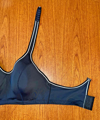 LIVI Active, Molded Underwire Sports Bra Wide Straps Black W/White Piping Sz 44D