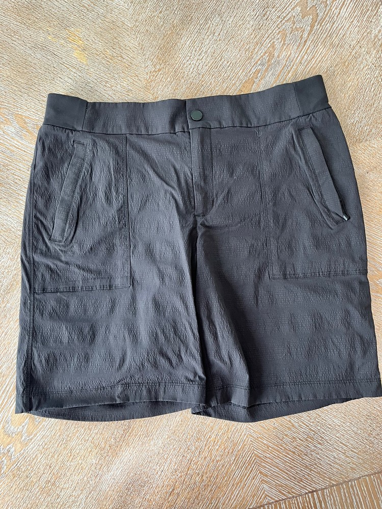 Athleta Pull On Shorts Black Size 12 Zip Pockets Waist 34” Inseam 8”