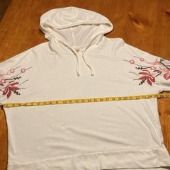 True Craft Kawaii Boho Chic White Floral Embroidered Sleeve Pullover Hoodie L/g
