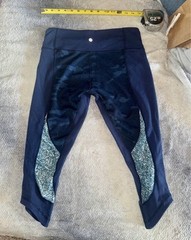 Lululemon Capri Leggings Blue Navy Camouflage Womens Size 8 Yoga Gym Training