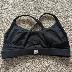 Vuori Women’s Black Solid Crossback Pullover Wireless Sports Bra