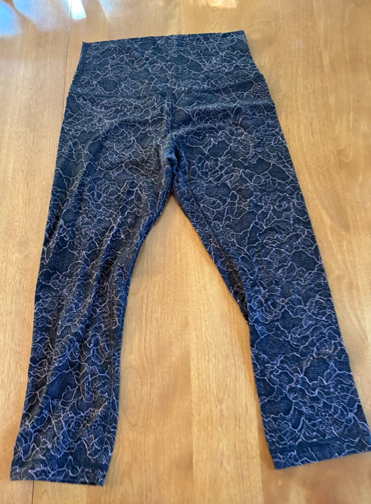 LULULEMON Align Leggings SIZE 6, LACESCAPE ROSE BLACK, 21″ inseam