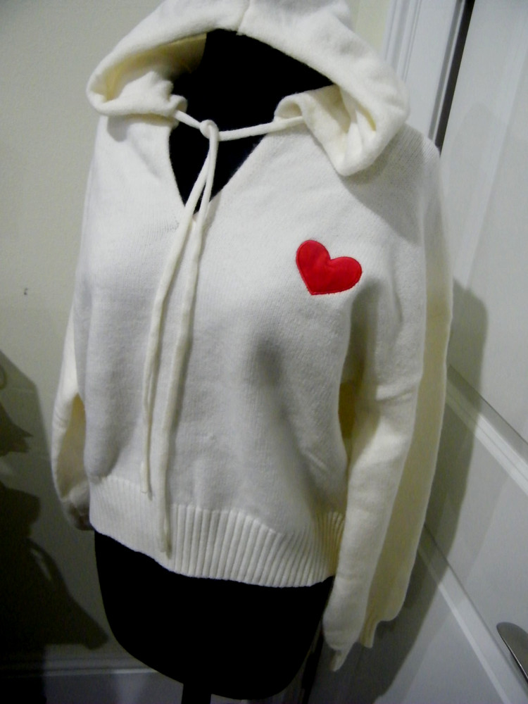 WOMENS WHITE ACRYLIC BLEND HOODIE PULLOVER SZ XL RED HEART ON CHEST