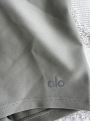 Women’s Alo Yoga 5” Airlift Energy Shorts Botanical Green size XXS – Workout EUC