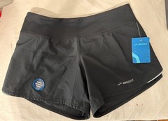 Brooks Women’s Chaser 5″ Short – Black Reflective LE 221255005.030 Medium