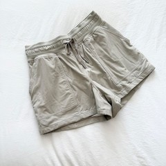 Lululemon Dance Studio High-Rise Short 3.5″ Mojave Tan Size 4 Lightweight