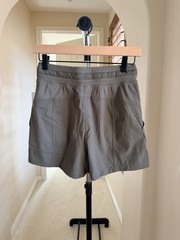NWT Lululemon Dance Studio High-Rise Short 3.5″ Army Green ARMG Size 4