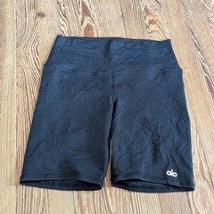 Alo Yoga High Waist Airlift Shorts Size M Black Pull On Biker 7.5″ Inseam Logo