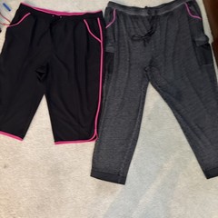 Lot of 2 women Made For Life Capris 3X live well 26/28W gray pants pink trim