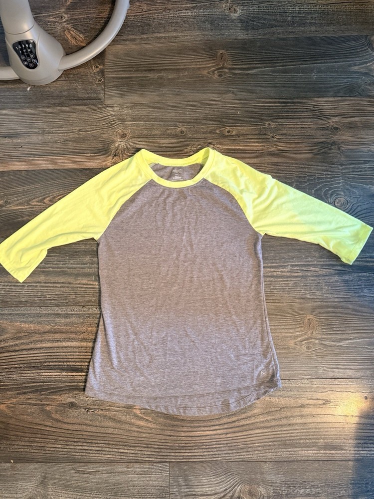 Danskin Now Women’s Raglan 3/4 Sleeve Crew Neck Loose T-Shirt Gray/Yellow M