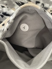 Lululemon Crop Leggings Size 4 Waist Pocket Fleur Silver Spoon Gym Workout
