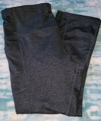 Ladies AVIA Size M 8-10 Dark Gray Fitted Athletic Capris With Pockets