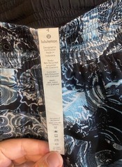 lululemon Women’s Abstract Blue Black White Athletic Shorts Drawstring Stretch 4