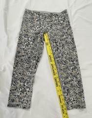 Lululemon Crop Leggings Size 4 Waist Pocket Fleur Silver Spoon Gym Workout