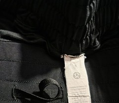 Lululemon Hotty Hot Low-Rise Lined 2.5 in Shorts Black Women’s Size 6