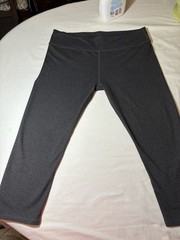 Fabletics Women’s Leggings High Waisted Size Large Machine Washable Cropped
