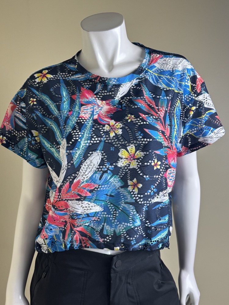 Lucky In Love Women’s Tennis Golf Shirt Sz S. (B.33)